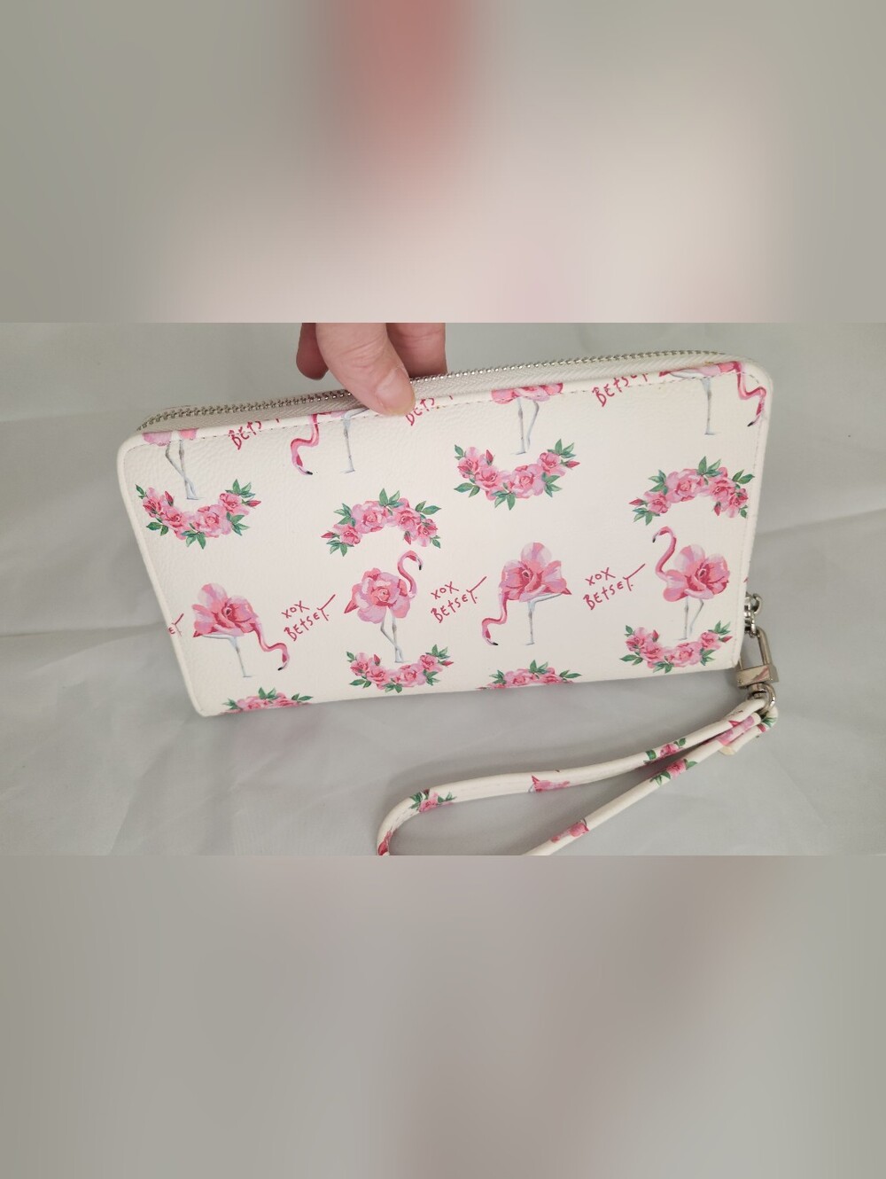 Betsey Johnson White and Pink Flamingo Wristlet Clutch Good Condition!! - Picture 8 of 8